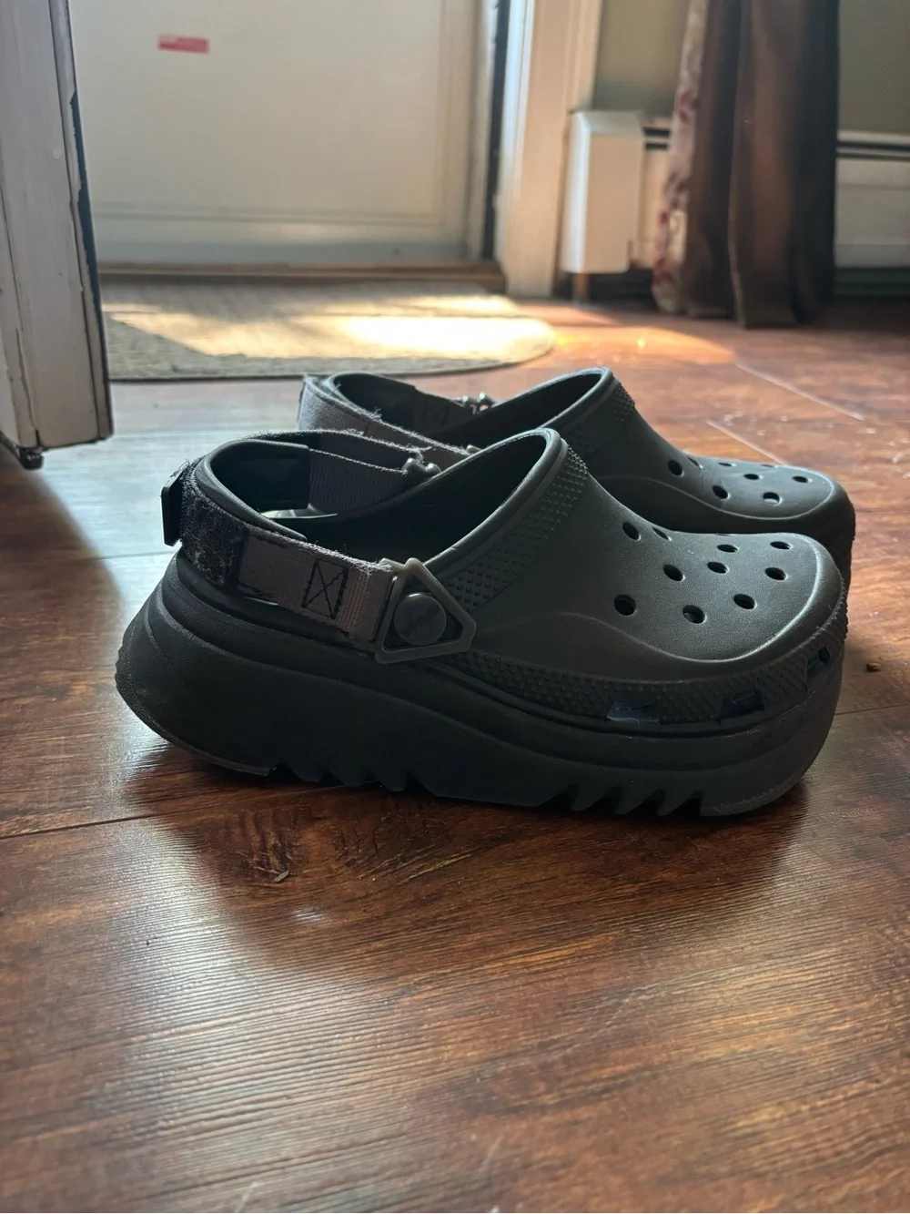 CROCS Black Classic Comfort Clog